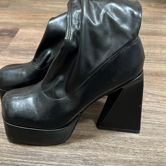 Black platform boots / 9 / Zip Up closure - Picture 2 of 5